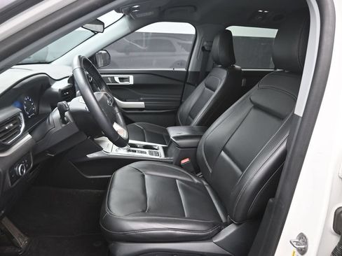 Certified 2023 Ford Explorer XLT w/ Equipment Group 202A RWD image 18