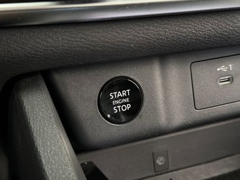 Used 2025 Nissan Rogue SL w/ Tech Package FWD image 6