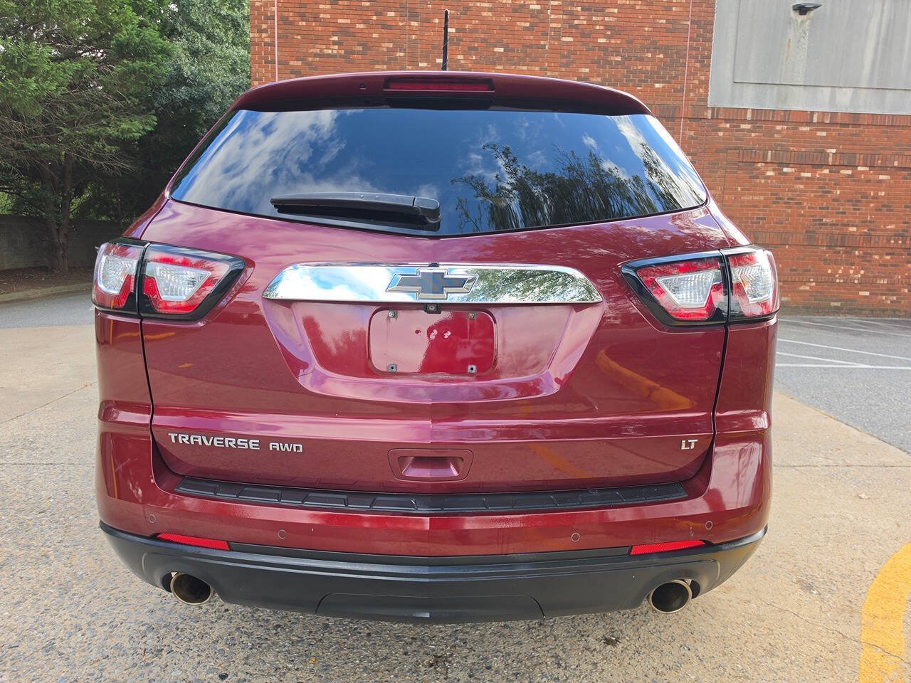 Used 2017 Chevrolet Traverse LT AWD/4WD image 3
