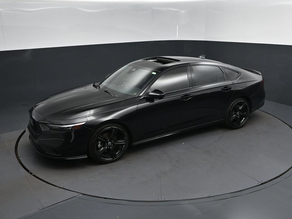 Used 2025 Honda Accord Sport image 1