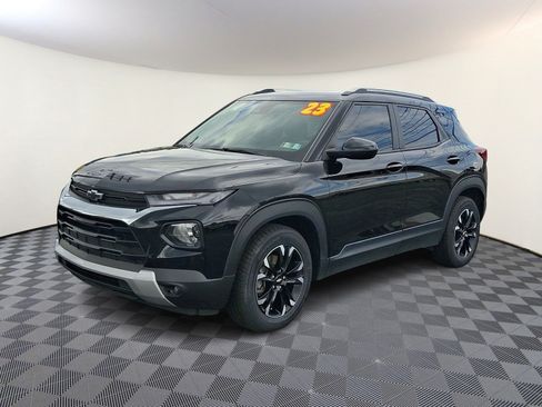 Used 2023 Chevrolet TrailBlazer LT w/ Convenience Package FWD image 3