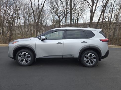 Used 2023 Nissan Rogue SV image 5