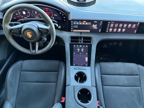 Used 2023 Porsche Taycan GTS image 6