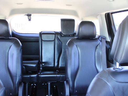 Used 2025 Kia Carnival FWD image 15