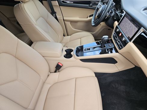 Certified 2026 Porsche Macan AWD/4WD image 15
