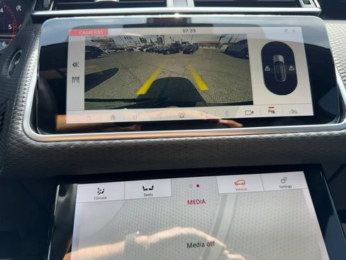 Used 2018 Land Rover Range Rover Velar R-Dynamic SE AWD/4WD image 24