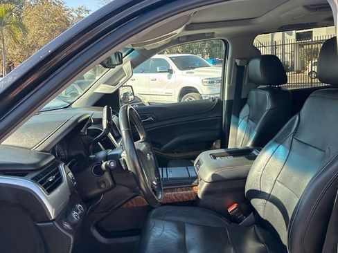 Used 2019 Chevrolet Suburban Premier image 3