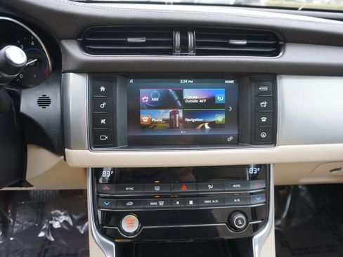 Used 2016 Jaguar XF Premium image 15