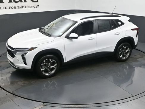 Used 2025 Chevrolet Trax LT w/ LT Convenience Package image 22