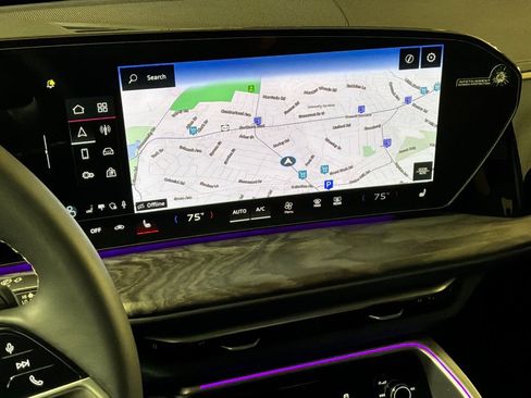 Used 2025 Audi Q5 2.0T Premium w/ Convenience Package image 3