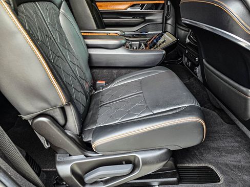 Used 2022 Jeep Grand Wagoneer Series III image 41