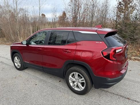 Used 2024 GMC Terrain SLE image 7