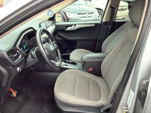 Used 2020 Ford Escape SE image 3