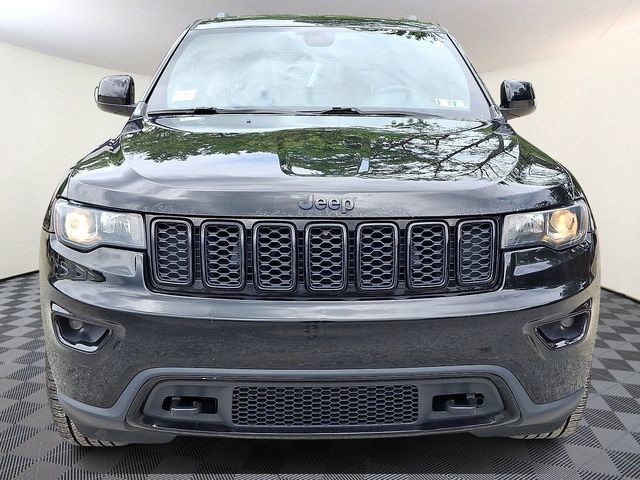 Used 2018 Jeep Grand Cherokee Laredo AWD/4WD image 2