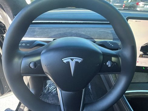 Used 2024 Tesla Model Y Long Range AWD/4WD image 17