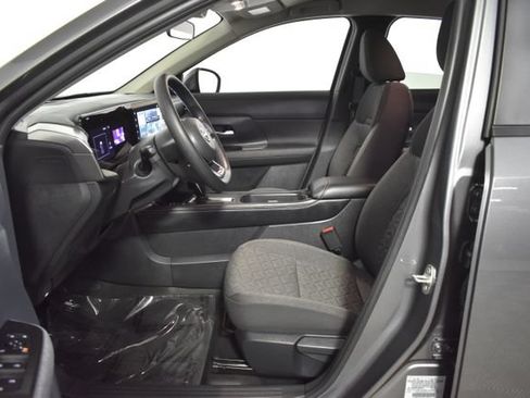 Used 2025 Nissan Kicks SV AWD/4WD image 11