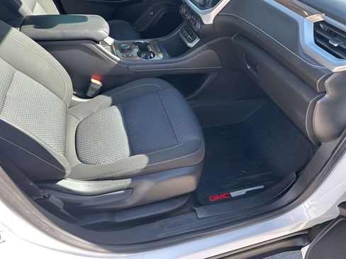 Used 2022 GMC Acadia SLE w/ Driver Convenience Package image 15