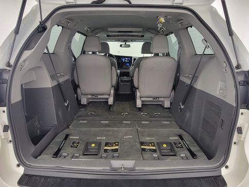 Used 2017 Toyota Sienna XLE Premium AWD/4WD image 36