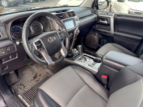 Used 2017 Toyota 4Runner SR5 Premium image 5