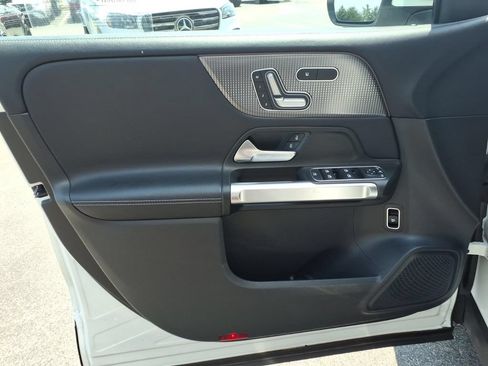 Used 2021 Mercedes-Benz GLB 250 image 11