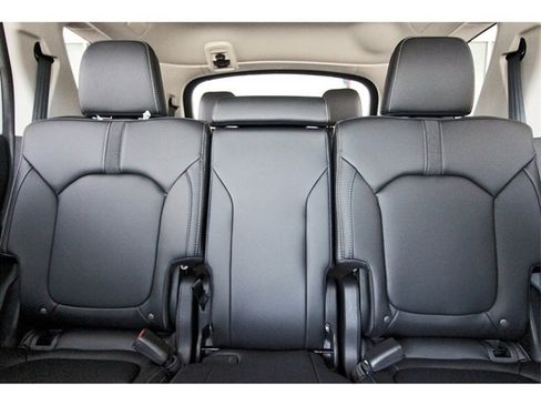 New 2025 Honda Pilot Touring image 13