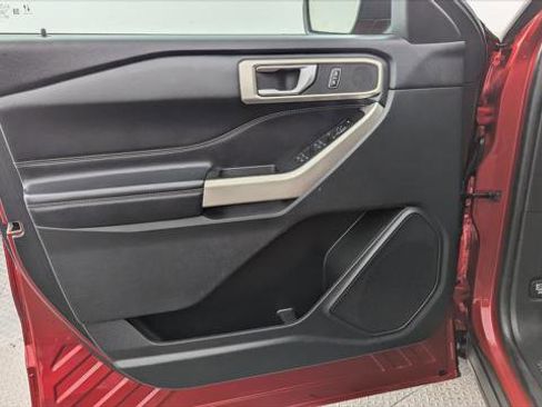 Used 2022 Ford Explorer XLT RWD image 13