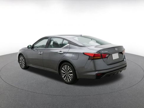 Used 2025 Nissan Altima 2.5 SV FWD image 7