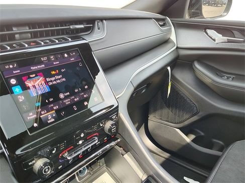 New 2025 Jeep Grand Cherokee L Altitude image 26