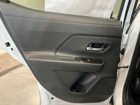 New 2026 Nissan Kicks SR FWD image 18
