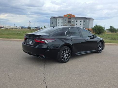 Used 2022 Toyota Camry SE FWD image 6