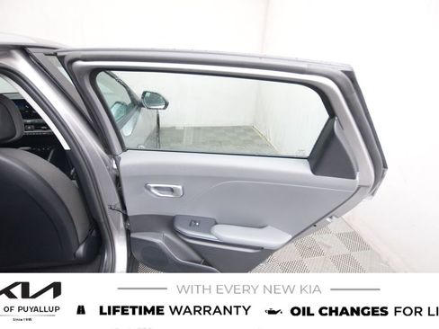 New 2025 Kia K4 LXS image 13