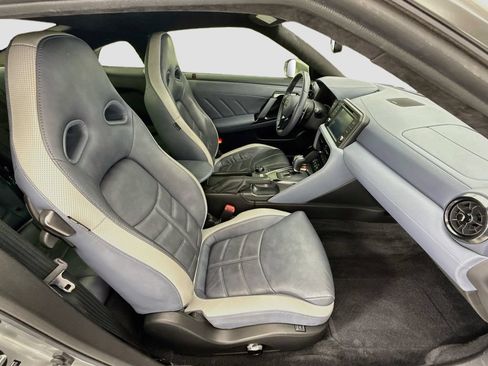 Used 2020 Nissan GT-R Premium AWD/4WD image 19