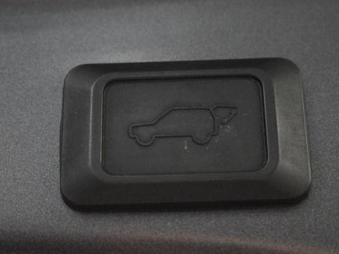 Used 2022 Toyota RAV4 Limited AWD/4WD image 40