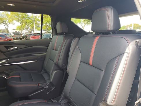 New 2026 Chevrolet Traverse RS image 11