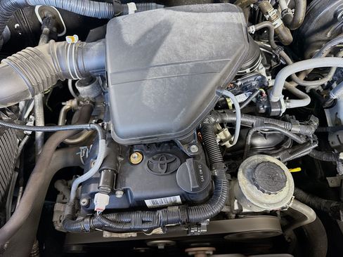 Used 2020 Toyota Tacoma SR RWD image 38