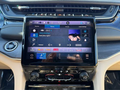 Used 2023 Jeep Grand Cherokee 4WD 4xe w/ Luxury Tech Group II image 17