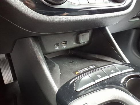 Used 2024 Buick Envista Sport Touring w/ Convenience I Package FWD image 24