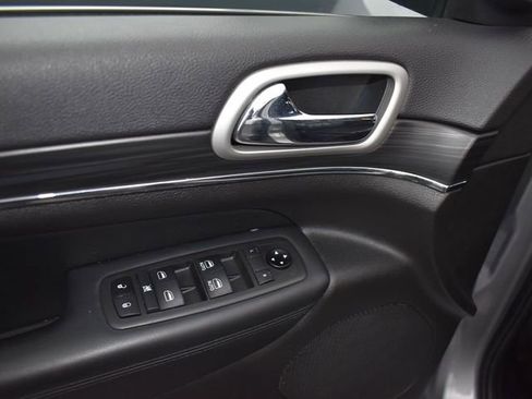 Used 2021 Jeep Grand Cherokee Limited image 13