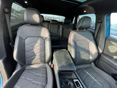 Used 2024 Volkswagen Atlas Cross Sport SE AWD/4WD image 27
