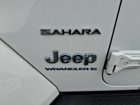 Used 2024 Jeep Wrangler Unlimited Sahara w/ Technology Group AWD/4WD image 7