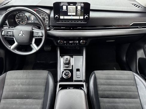 Used 2024 Mitsubishi Outlander SE image 4