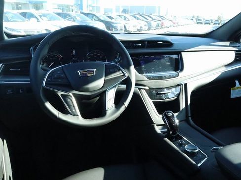 New 2026 Cadillac XT5 Luxury w/ LPO, ONYX Package image 2