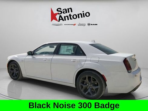 Used 2023 Chrysler 300 Touring w/ Sport Appearance Package RWD image 10