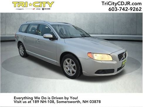 Used 2010 Volvo V70 R-Design image 7