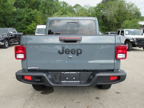 Used 2025 Jeep Gladiator Sport AWD/4WD image 6