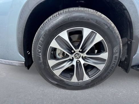 Used 2022 Toyota Highlander XLE AWD/4WD image 10