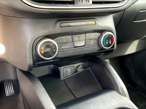 Used 2022 Ford Escape S image 32