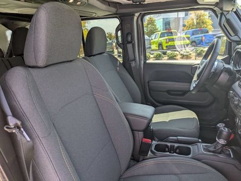 Used 2025 Jeep Wrangler Unlimited Sahara AWD/4WD image 35
