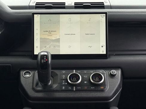 Used 2023 Land Rover Defender 130 X-Dynamic SE image 19