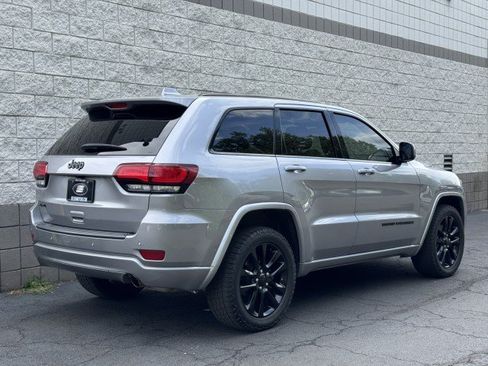 Used 2021 Jeep Grand Cherokee Laredo X AWD/4WD image 3
